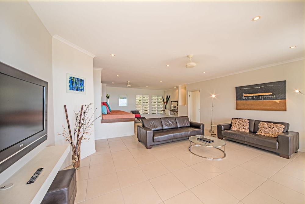 Sea Star Apartments Airlie Beach Exterior photo