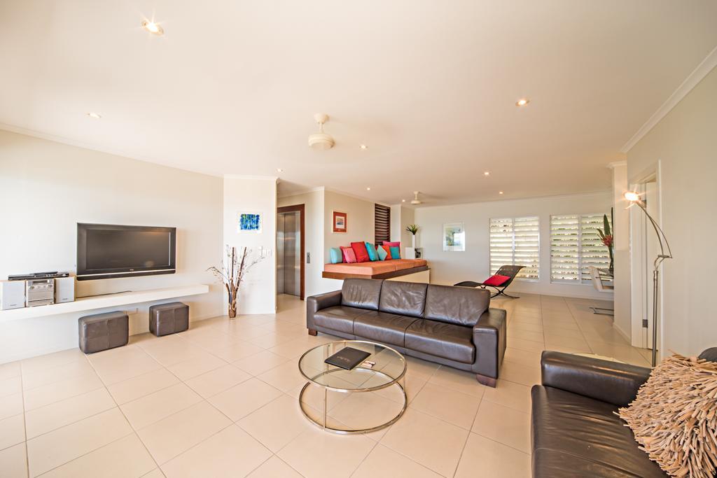 Sea Star Apartments Airlie Beach Exterior photo