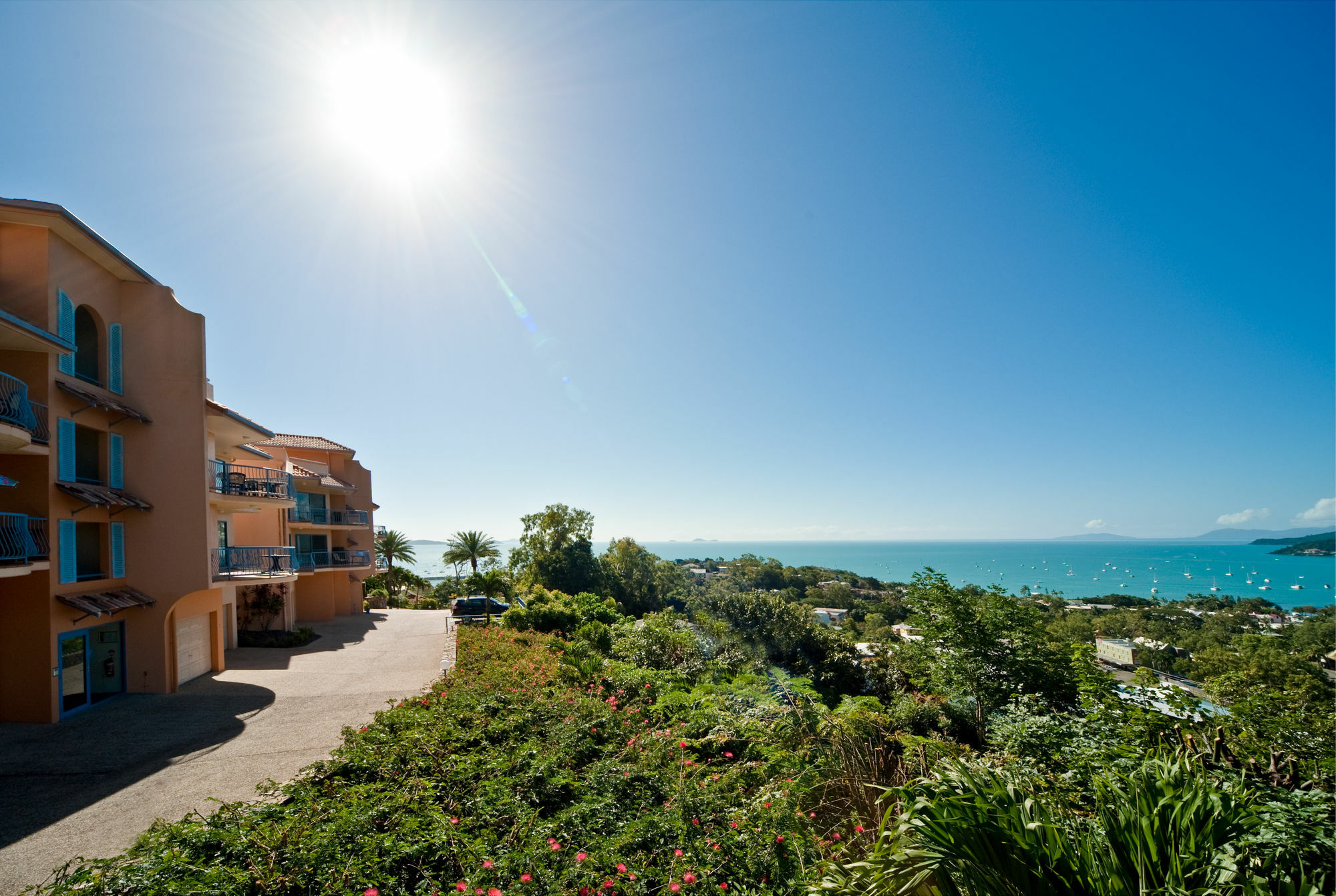 Sea Star Apartments Airlie Beach Exterior photo