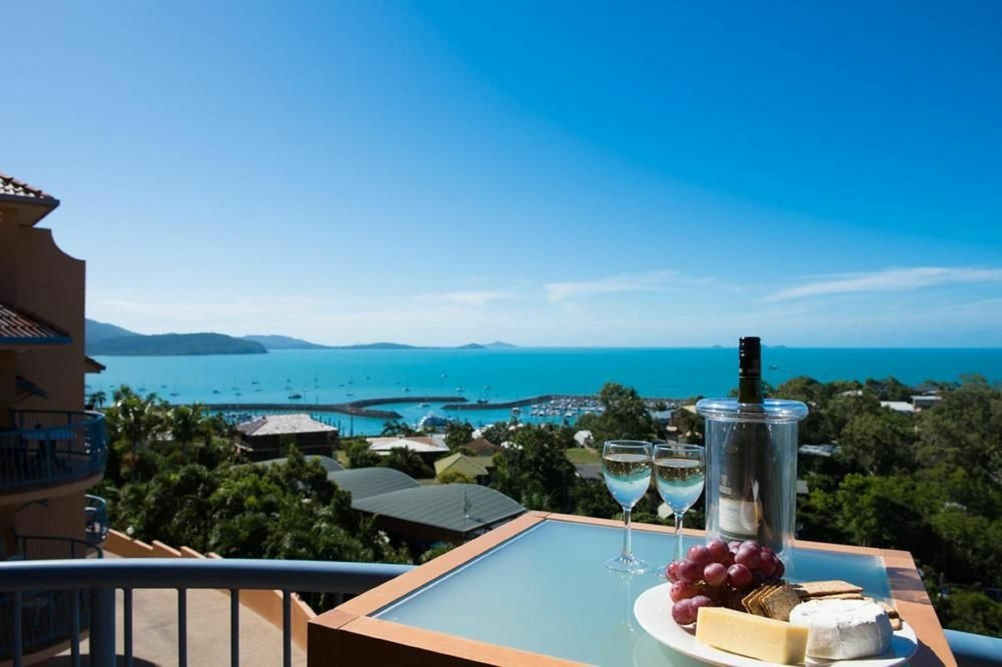 Sea Star Apartments Airlie Beach Exterior photo